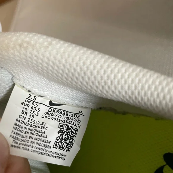 NIKE WOMENS SHOES SIZE 7.5 - Picture 2 of 7